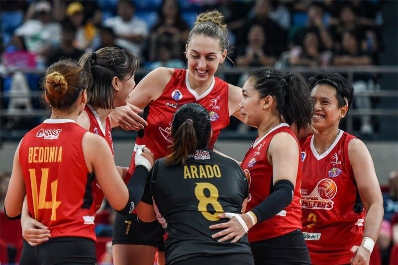 PLDT, Creamline stake clean slates