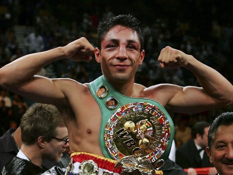 Three-time boxing world champion Israel Vazquez dies at 46