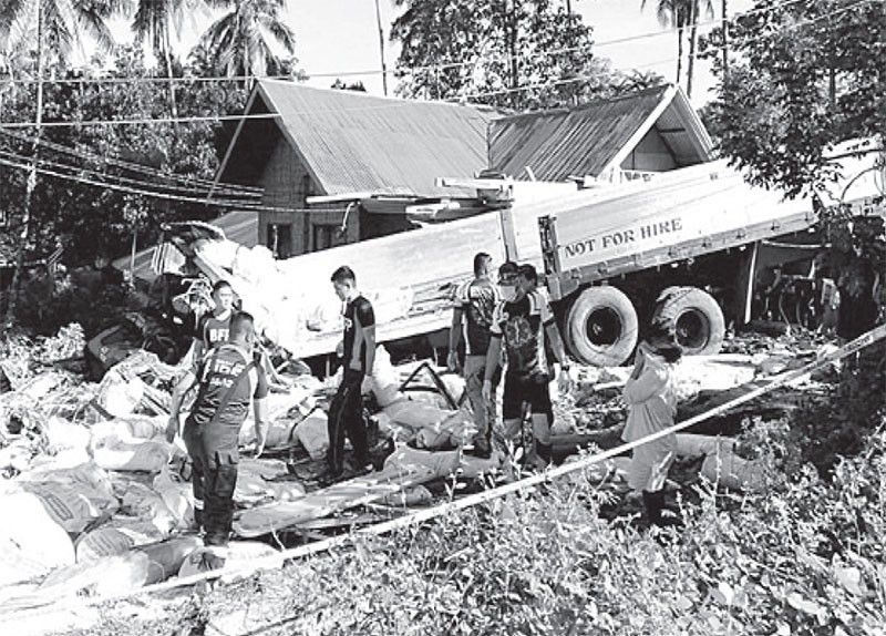 8 patay sa araro ng 10-wheeler truck