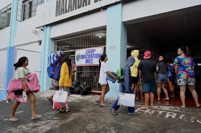 Pangulong Marcos tinintahan na ang batas sa pagtatayo ng evacuation centers, student loan payment moratorium