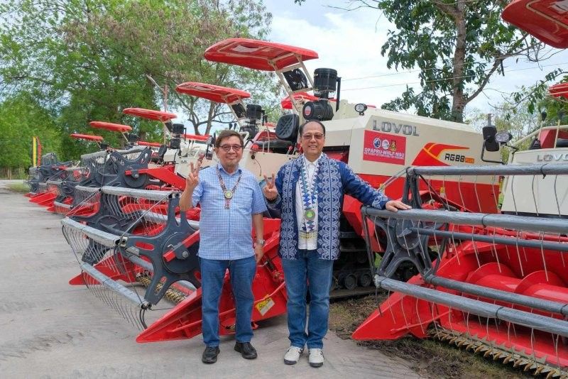 Central Mindanao MNLF members receive farming equipment