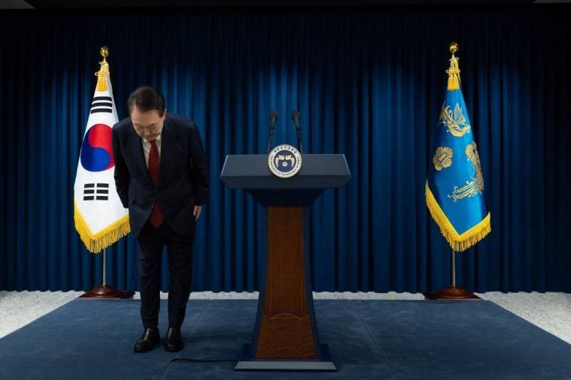 South Korea president apologizes but doesn't resign over martial law fiasco