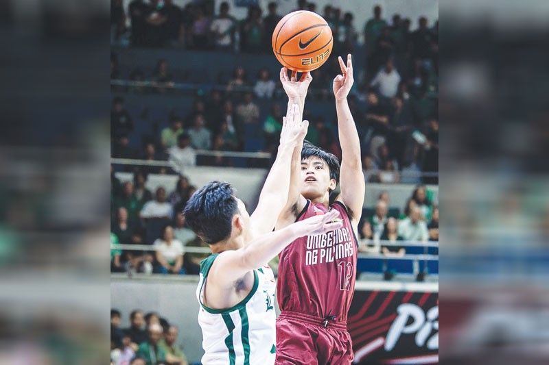 Fighting Maroons dikit na sa titulo