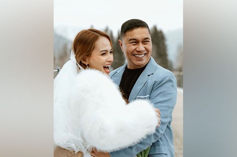 Jose Manalo, EB Babe Gene Maranan getting ready for beach wedding