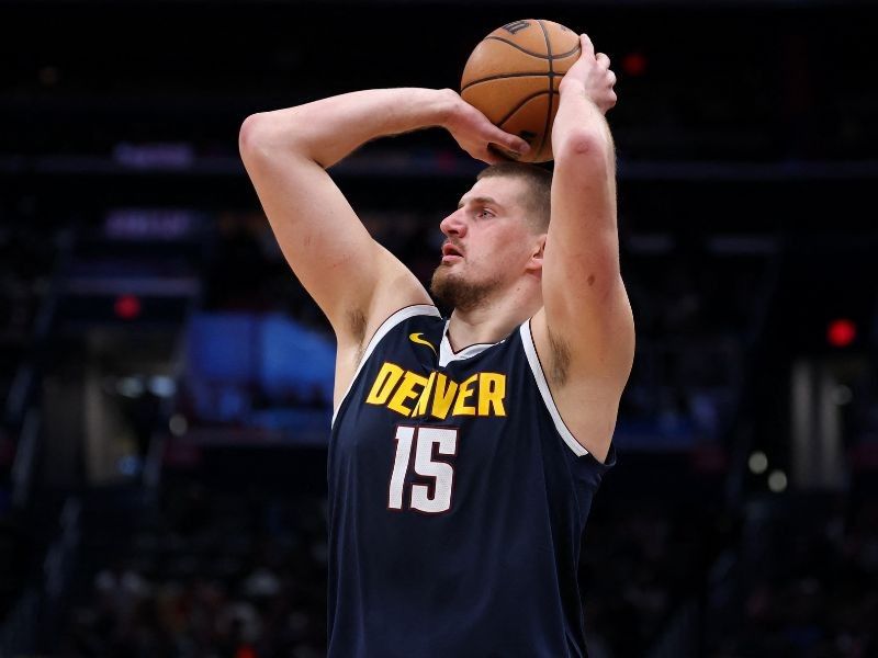 Jokic explodes with 48 points as Nuggets rout Hawks; Heat stun Cavs