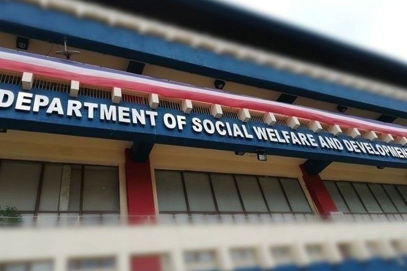 Pols not allowed to distribute cash aid â DSWD