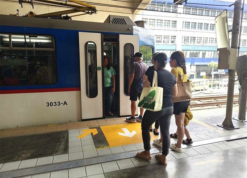 Marcos offers free LRT, MRT rides today