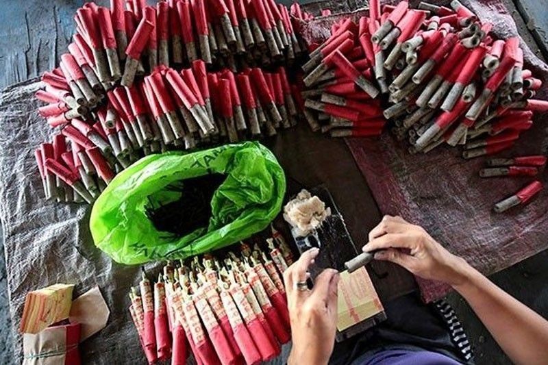 3 online seller inaresto sa pagbebenta ng iligal na paputok