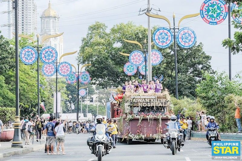 Parada ng MMFF maayos na nairaos, MMFF may sagot sa âdi patas na bilang ng sinehan