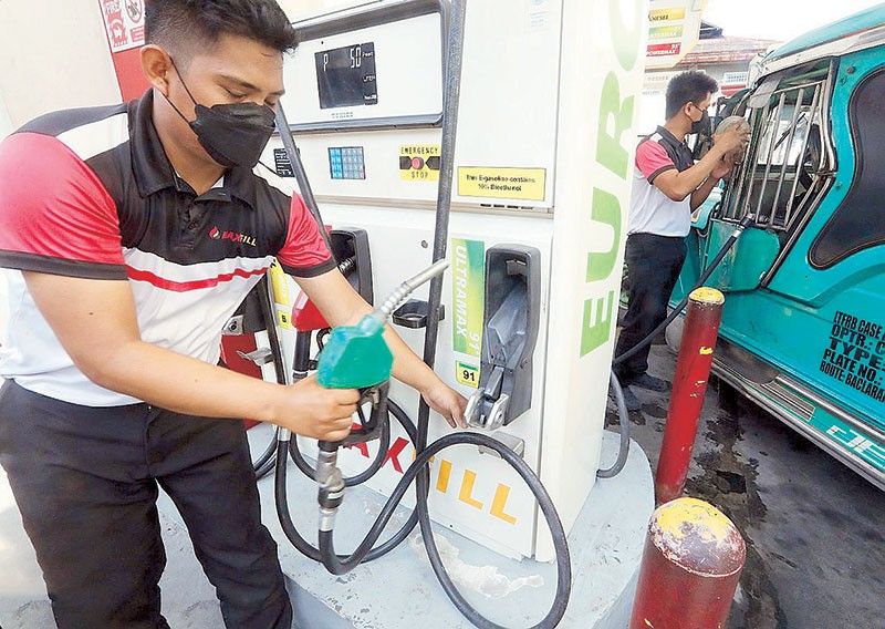 Soaring gas prices put brakes on jeepney drivers (First of two parts)