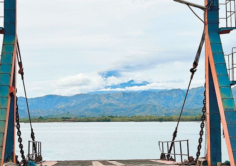 Kanlaon Volcano emits dark ash