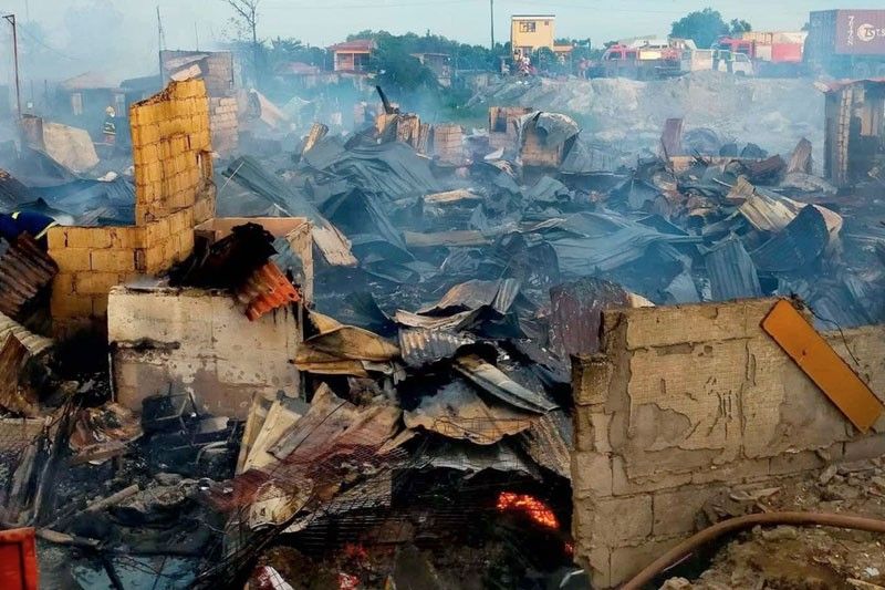 2-araw bago ang Christmas Day Sunog sumiklab sa Cavite: 300 pamilya nawalan ng bahay