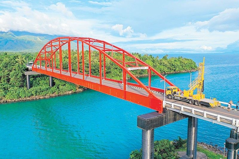 Biliran Bridge sways, creates wave-like movements