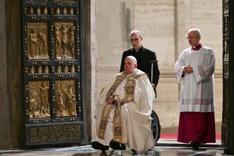 Pope Francis' sombre message in Christmas under shadow of war