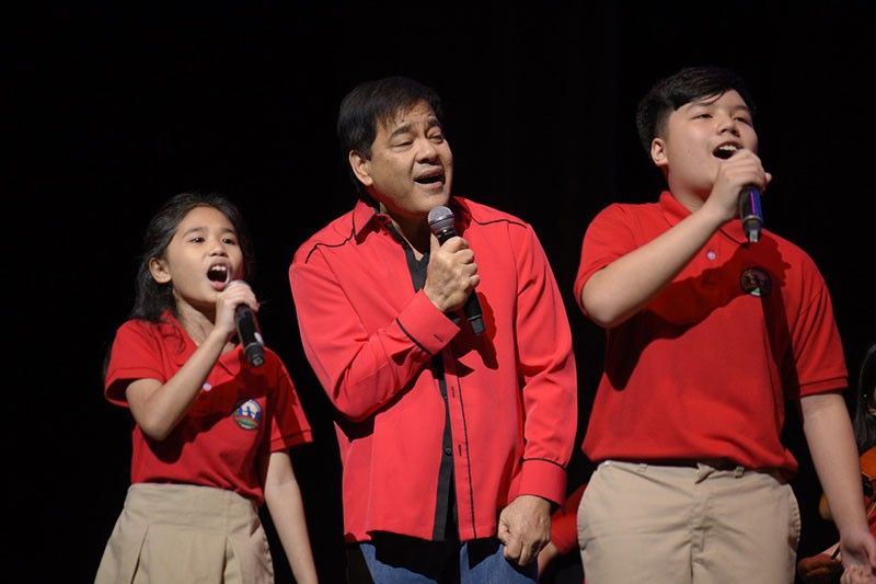 When Martin Nievera joined 143 children at a Christmas show at Solaire