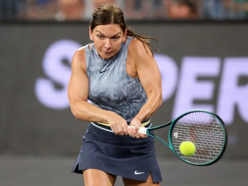 Injured Halep withdraws from Australian Open