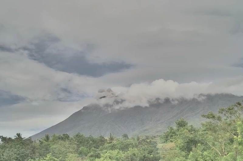 Kanlaon Volcano spews ash on New Yearâs Eve