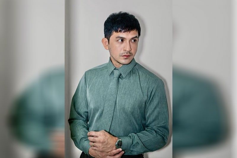 Dennis, inokray ang sarili!