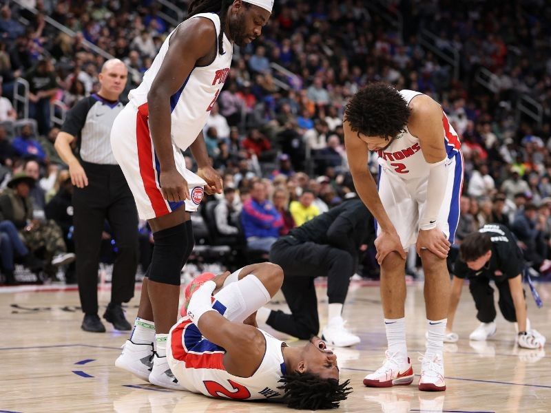 Ivey hurt in Pistons victory