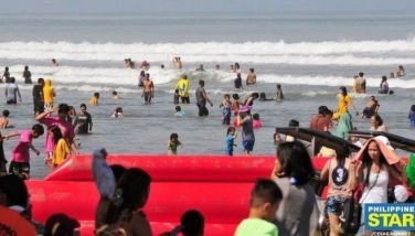 Families and individuals celebrate New Year&acirc;s Day on January 1, 2025 by enjoying quality time and frolicking at beaches in Lingayen and Binmaley, Pangasinan province. 