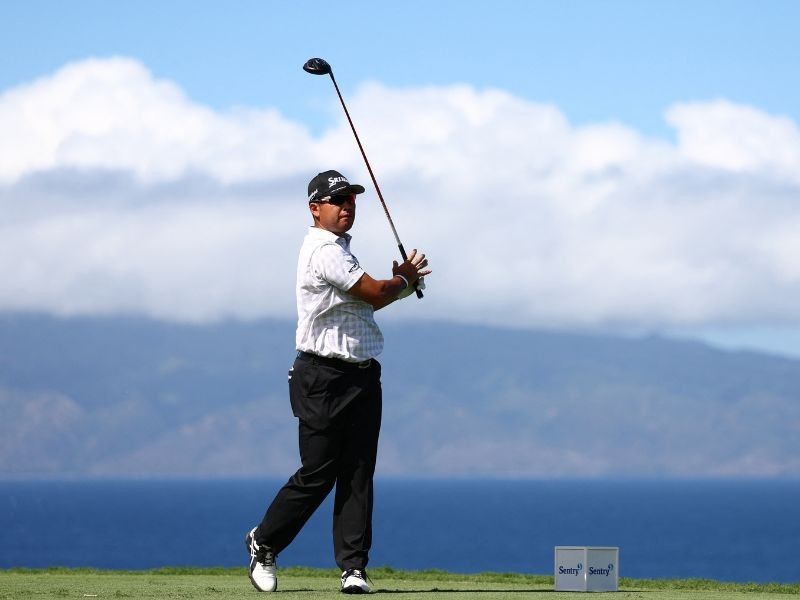 Matsuyama makes most of placid conditions in Hawaii