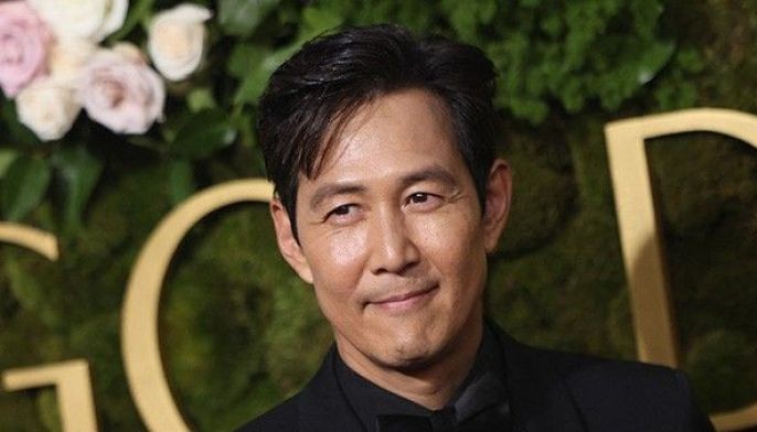 Hollywood A-listers hit the carpet for Golden Globes