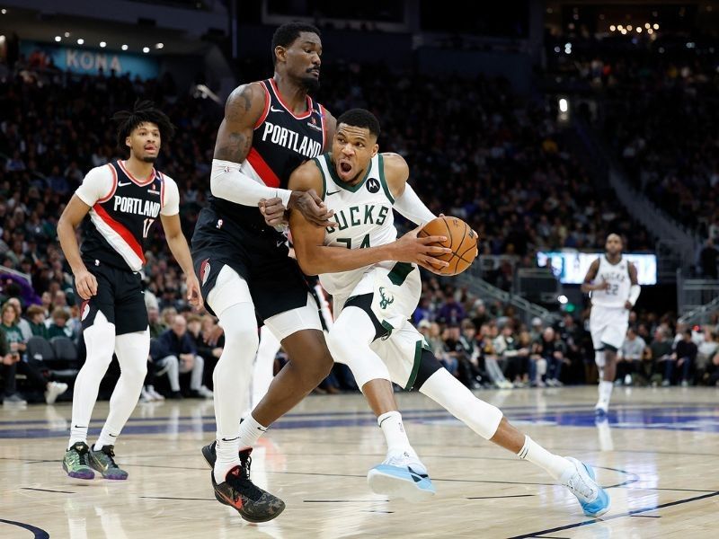 Giannis tallies another triple-double as Bucks trample Raptors