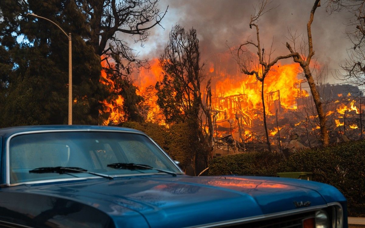 Celebrities flee Los Angeles fires as Hollywood events scrapped