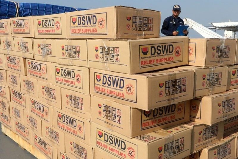 Bodega ng coop ni-raid: DSWD food packs ilegal na nakaimbak, nadiskubre