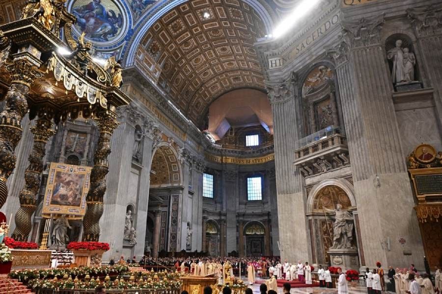 Gay men can train as priests but don't flaunt it â Italy Church