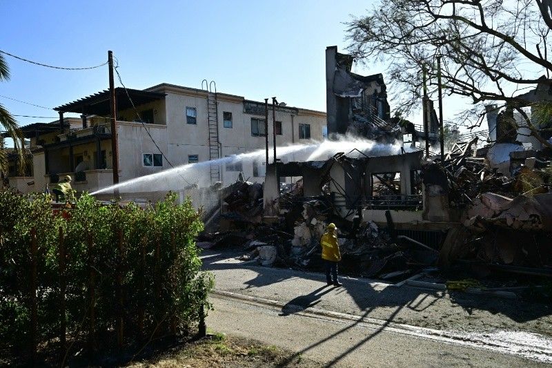 Ukraine's Zelensky offers firefighters to Los Angeles