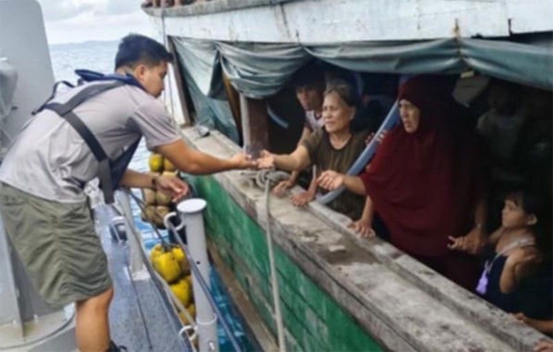 121 katao nasagip ng Navy sa nawawalang bangka