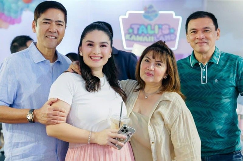 Nanay ni Pauleen nasisira ang araw sa pangalan ni Darryl Yap, gimik lang daw noon ang kuwento kina Vic at Pepsi Paloma