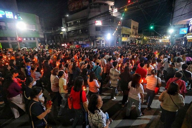 Walk with Mary, Traslacion: 300,000 join 2 processions