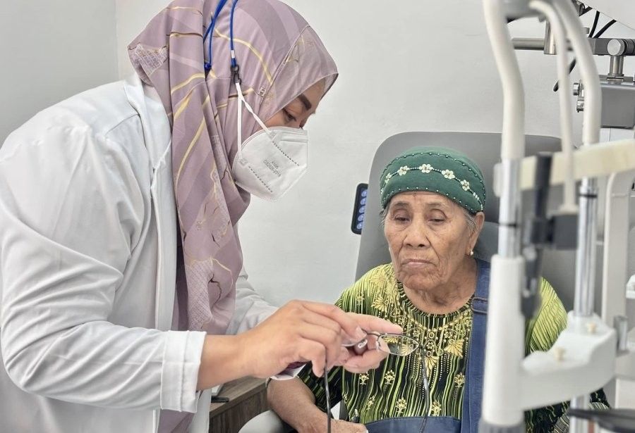 Senior citizens receive reading glasses in Cotabato City