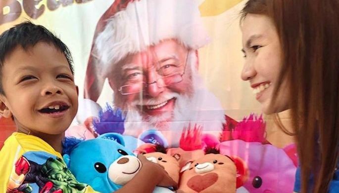 Mallgoers donate 50,000 bears of joy to kids in need