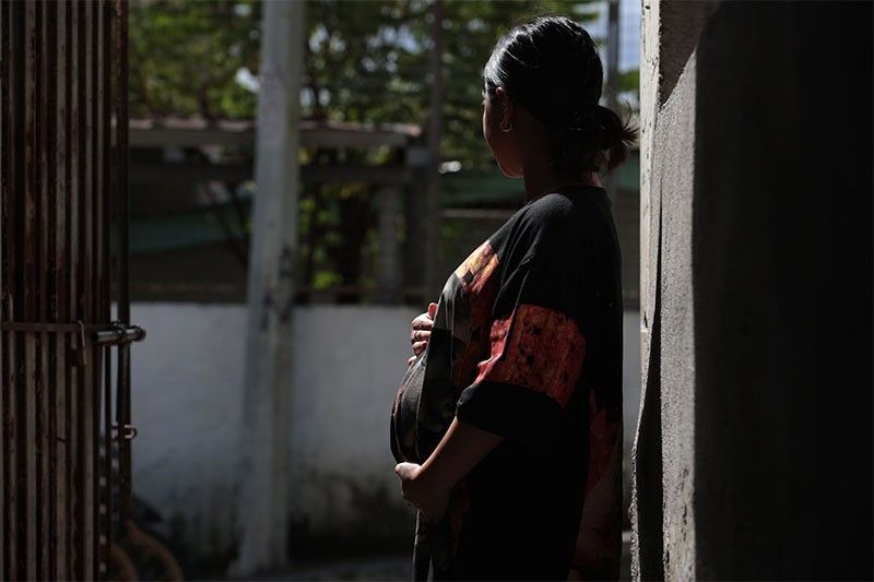 7 senador atras sa Anti-teenage Pregnancy Bill