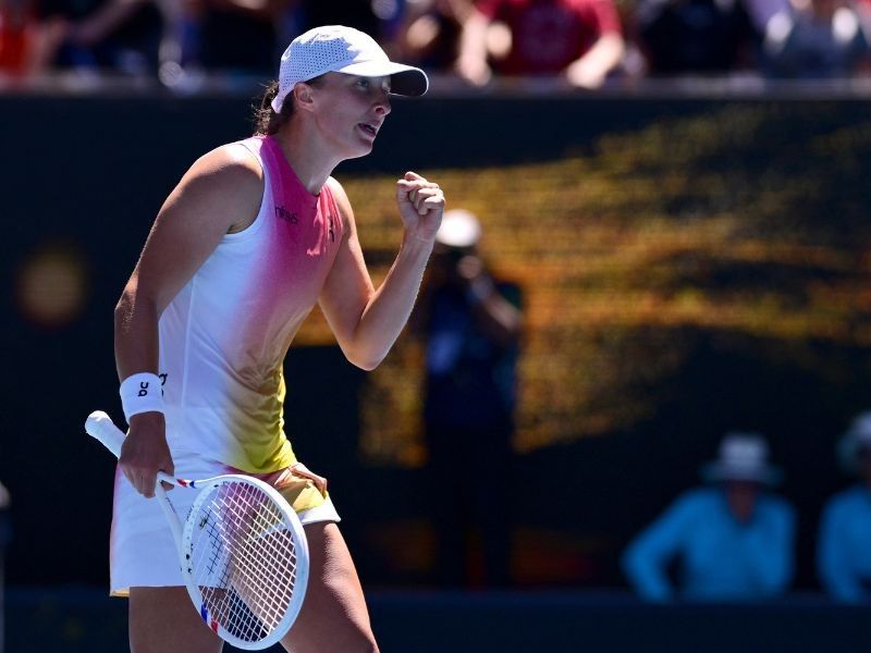 Rampant Swiatek sweeps into Australian Open semifinal with Keys