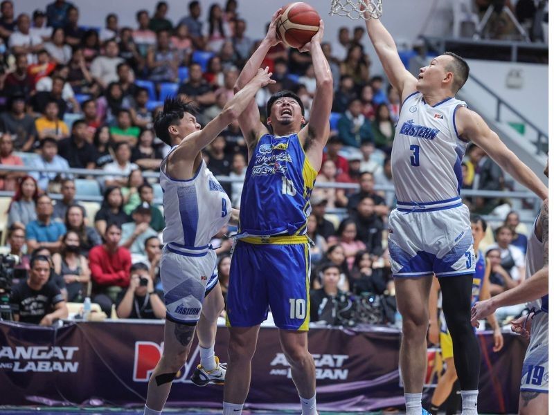 Hotshots rout Hong Kong Eastern to keep quarters hopes alive