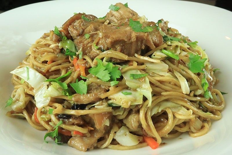 Recipe: Extra flavorful Pancit Canton for Chinese New Year