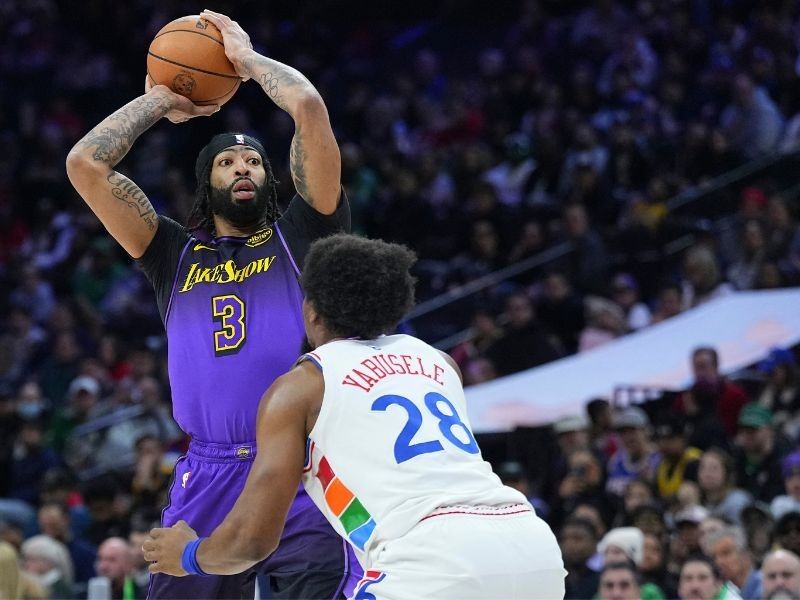 Lakers' Davis to miss at least one week with abdominal strain