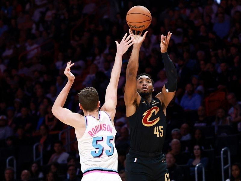 Short-handed Cavs handle Heat, Celtics cruise past Bulls