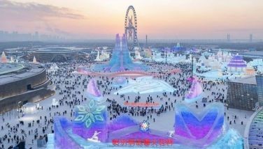 'Ice City' welcomes influx of tourists