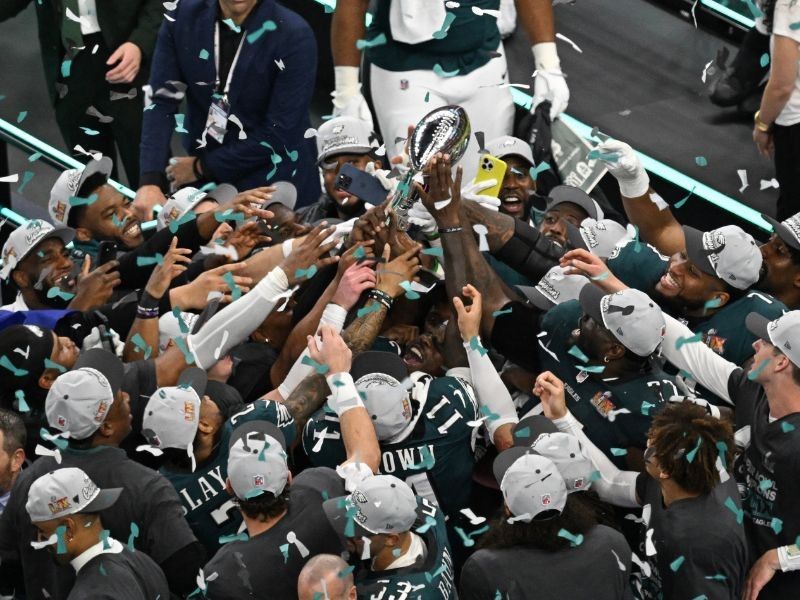 Eagles rout Chiefs 40-22 to win Super Bowl