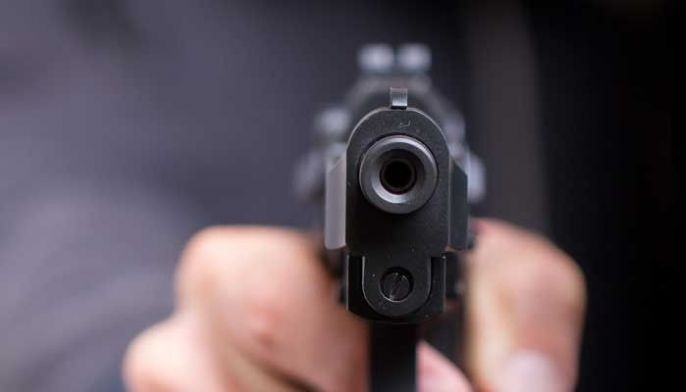 Sundalo nag-alok ng tulong sa nasiraang rider, binoga