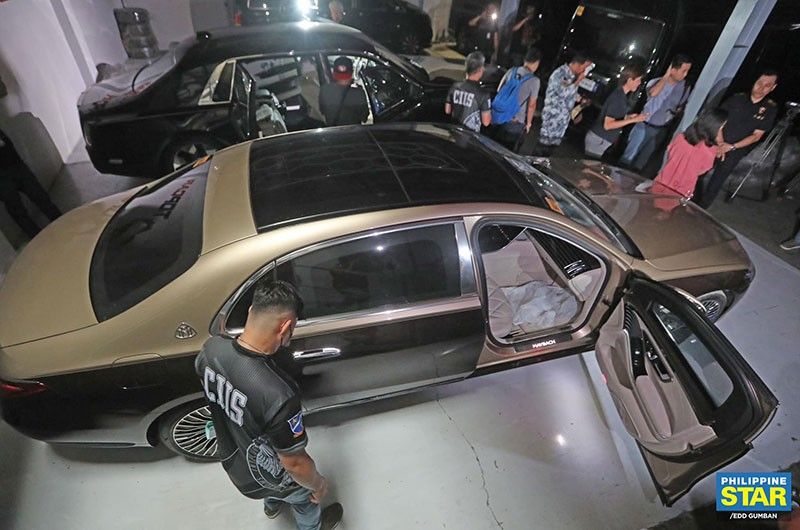 BOC sinalakay ang warehouse na may nakaimbak na P900 milyong smuggled luxury vehicles