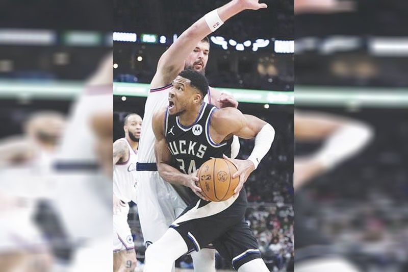 Giannis bumandera sa panalo ng Bucks
