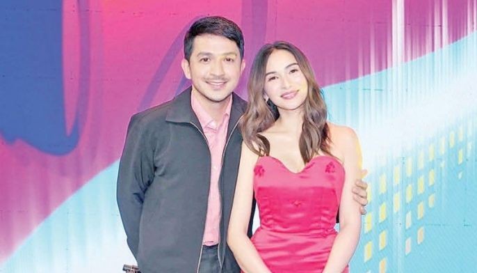 Dennis Trillo backs wife Jennylyn Mercado amid rumored rift with family&nbsp;