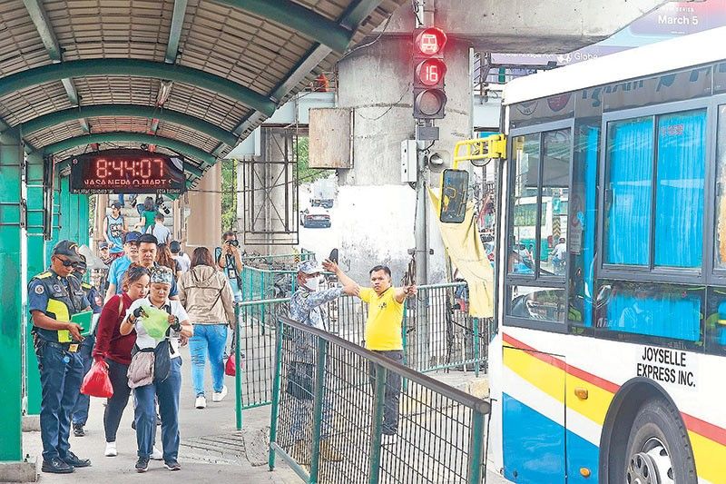 Lacson Proposes Reverse EDSA Busway to Halt Illegal Entry: Innovative Traffic Solution