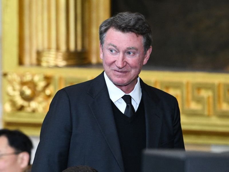 Hockey icon Wayne Gretzky faces backlash in Canada over Trump support